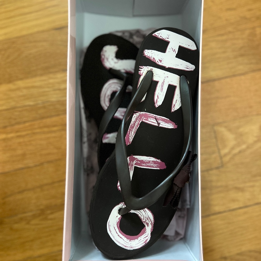 Juicy Couture Callie Sandals - Picture 3 of 7